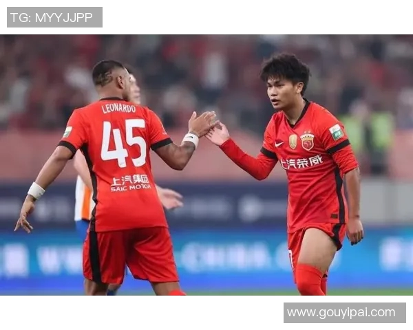 上海足球队实力之争引发热议球迷对未来发展充满期待与担忧
