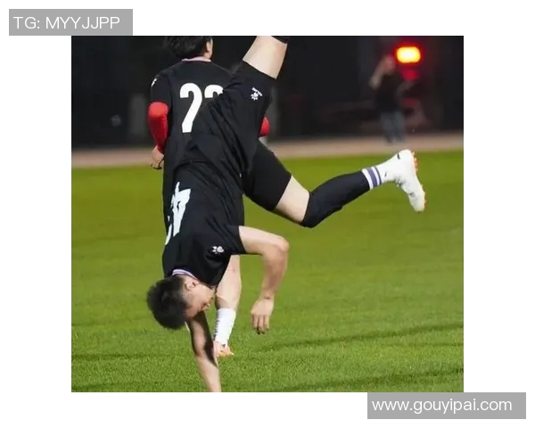 足球明星们的鞋子选择揭秘看他们如何在场上展现风采 足球明星们的鞋子选择揭秘看他们如何在场上展现风采