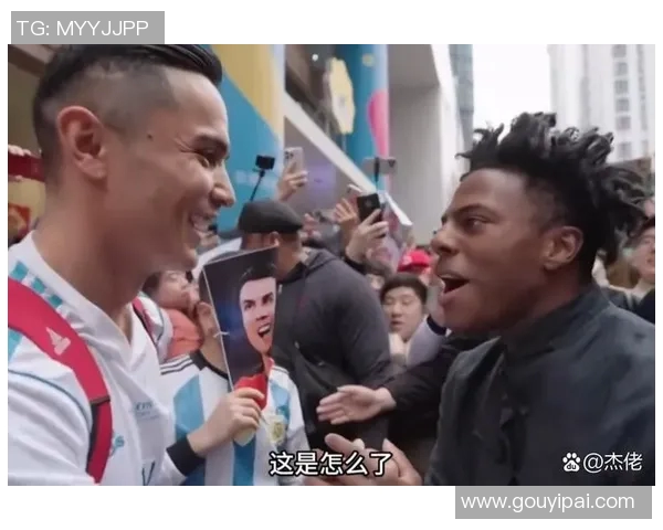 足球明星勇斗小偷视频曝光引发网友热议与点赞 足球明星勇斗小偷视频曝光引发网友热议与点赞