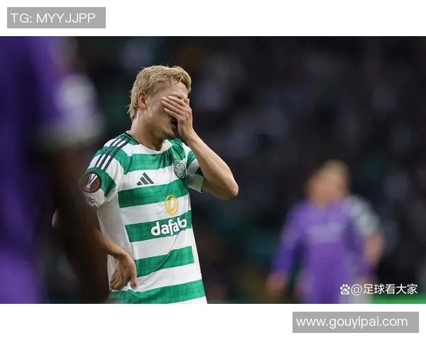 足球明星吸烟瞬间曝光引发热议健康与形象的双重考量